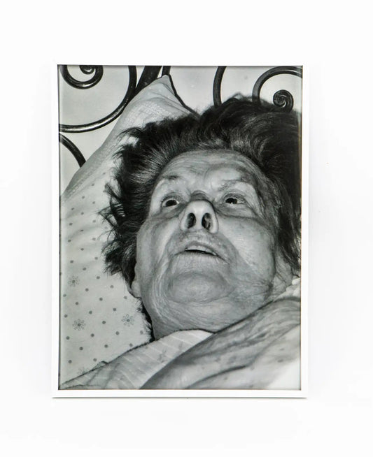 Francesca Sand : La ville nue 1 (femme) -  Photographie