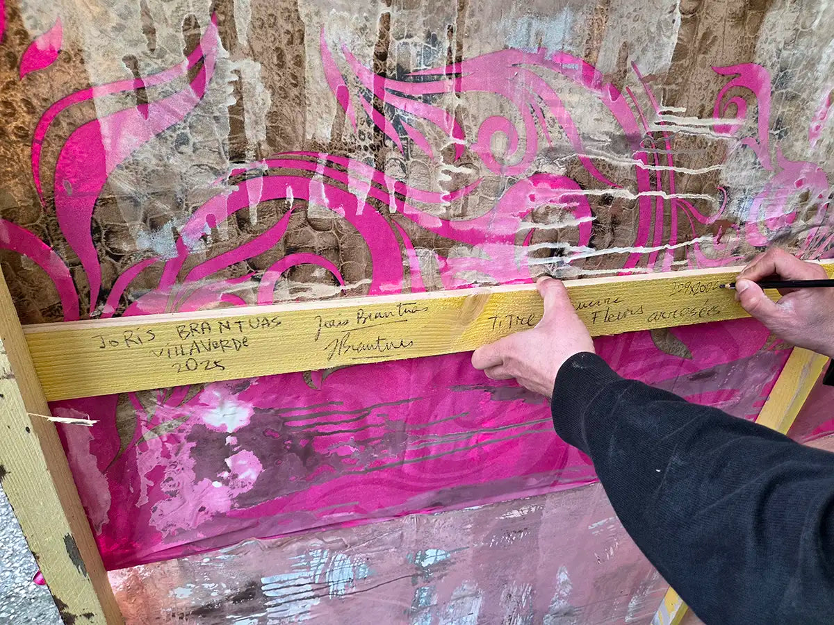 Joris Brantuas : Guerre de Fleurs arrosées -  dos du tableau avec signature